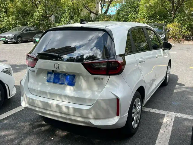 Honda Fit — Фото автомобиля 4