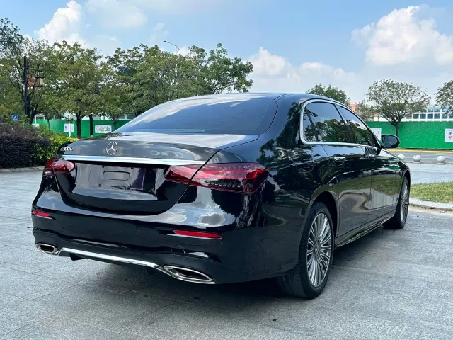 Mercedes-Benz E-Class — Фото автомобиля 14
