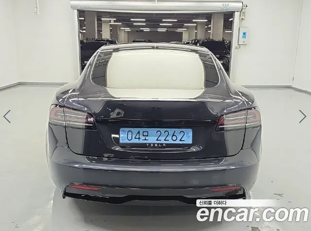 Tesla Model S — Фото автомобиля 3