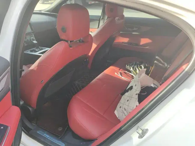 Jaguar XEL — Фото автомобиля 11
