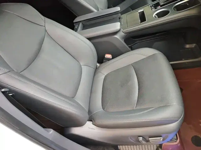 Toyota Sienna — Фото автомобиля 24