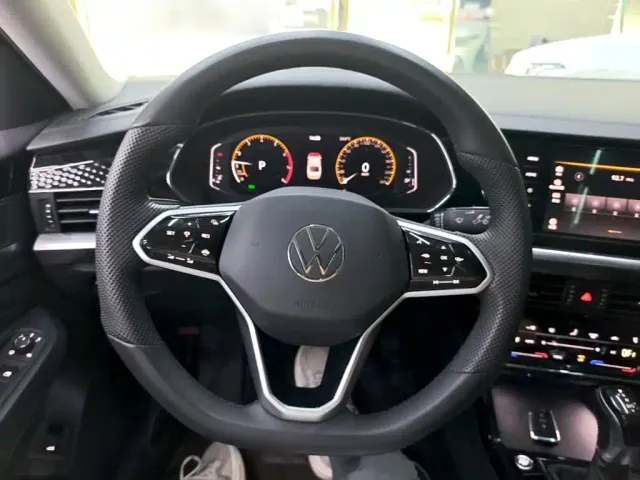 Volkswagen Passat — Фото автомобиля 10