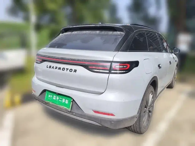 Leapmotor C11 — Фото автомобиля 6