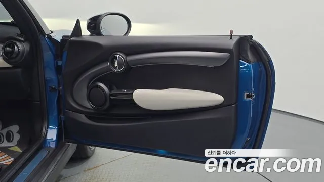 MINI Cooper Electric — Фото автомобиля 14