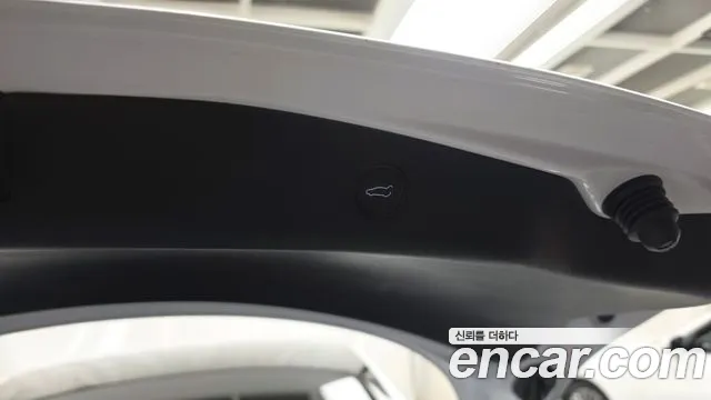 Tesla Model 3 — Фото автомобиля 29