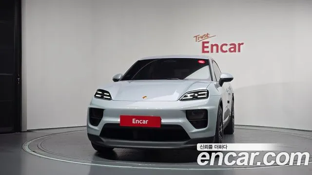 Porsche Macan Electric — Фото автомобиля 3
