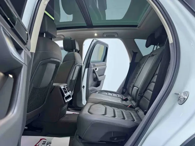 Volkswagen Touareg — Фото автомобиля 14