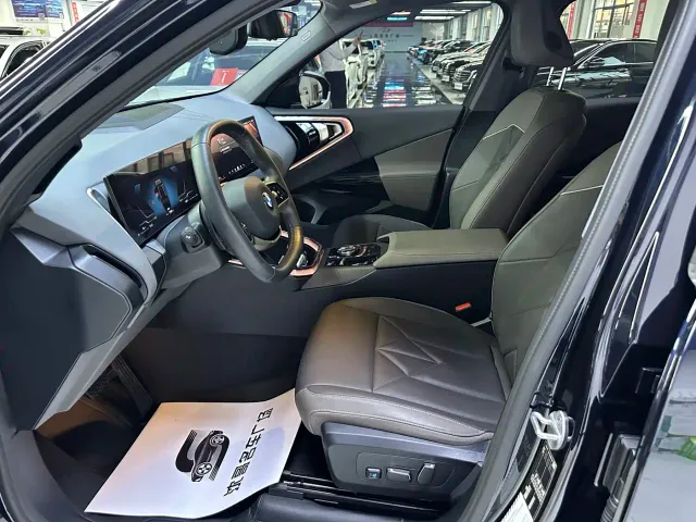 BMW BMW X3 2025 xDrive25L Luxury Package — Фото автомобиля 4