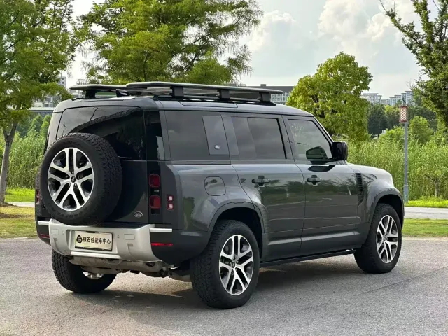 Land Rover Defender — Фото автомобиля 17