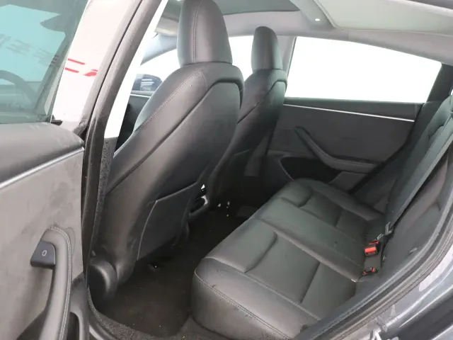 Tesla Model 3 — Фото автомобиля 7