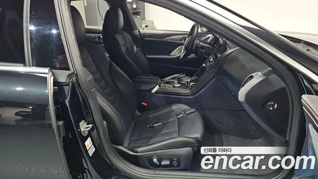 BMW 8 Series G15 — Фото автомобиля 16