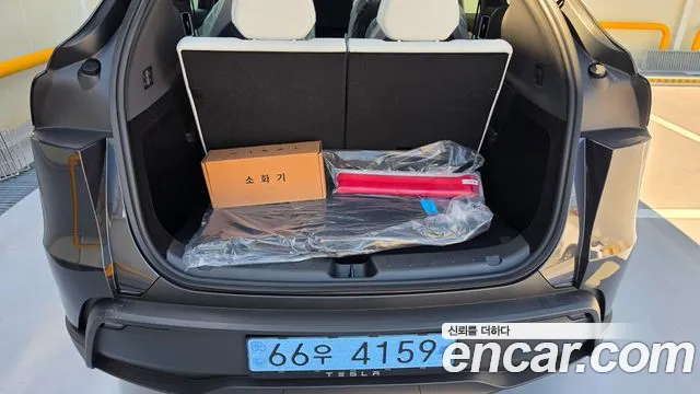 Tesla Model Y — Фото автомобиля 9
