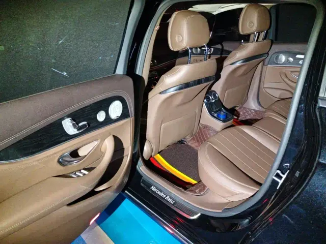 Mercedes-Benz E-Class — Фото автомобиля 11