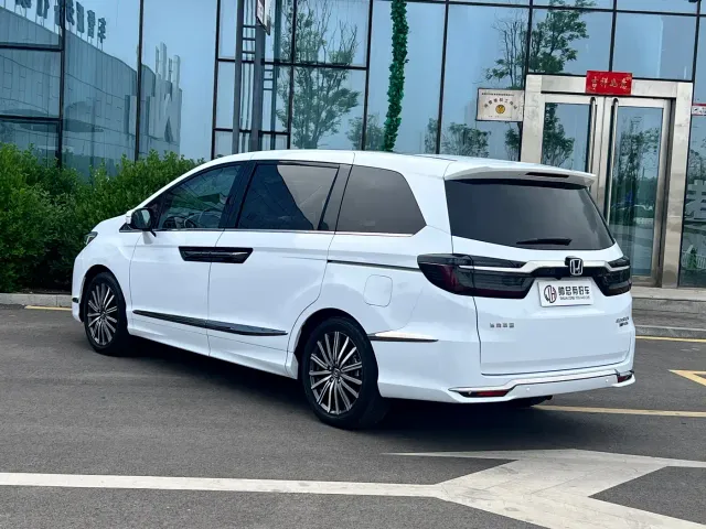 Honda Elysion — Фото автомобиля 4
