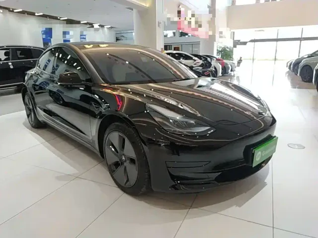 Tesla Model 3 — Фото автомобиля 3