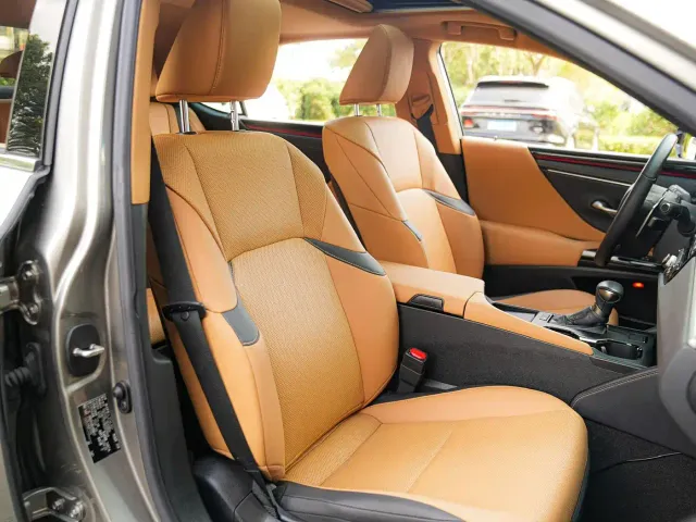 Lexus ES — Фото автомобиля 12