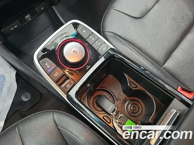 Kia Niro — Фото автомобиля 8