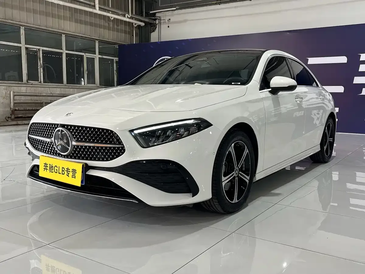 Mercedes-Benz Mercedes-Benz A-Class 2024 A 200 L Fashion Edition — Фото автомобиля 2