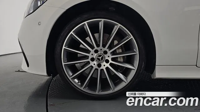 Mercedes-Benz E-Class — Фото автомобиля 4