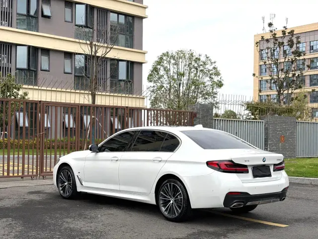 BMW 5 Series — Фото автомобиля 14