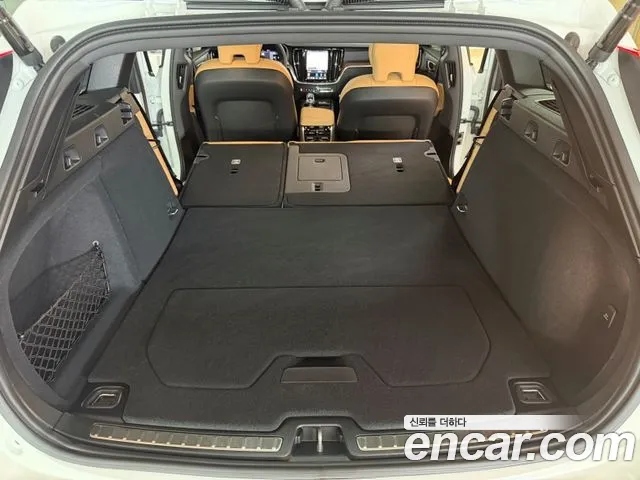 Volvo V60 Cross Country 2nd Gen — Фото автомобиля 12