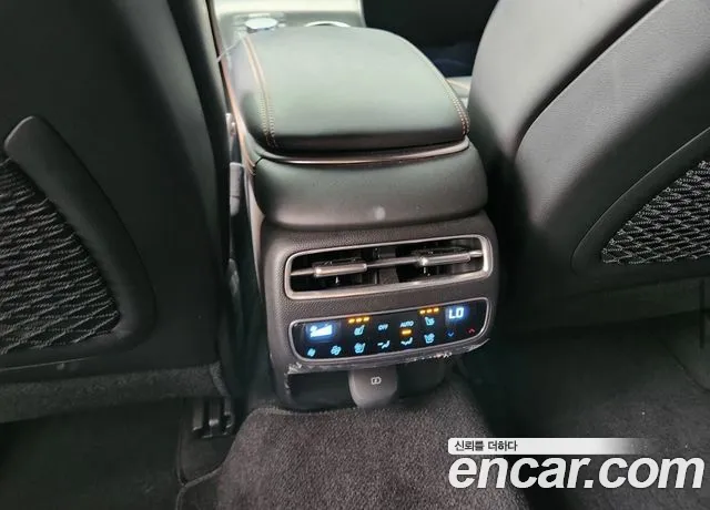 Genesis GV70 — Фото автомобиля 9