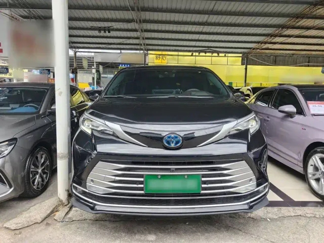 Toyota Sienna — Фото автомобиля 2