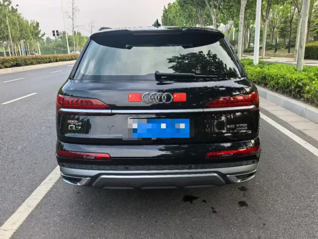 Audi Q7 — Фото автомобиля 5