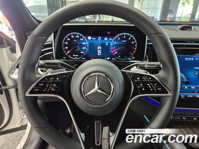 Mercedes-Benz E-Class — Фото автомобиля 8
