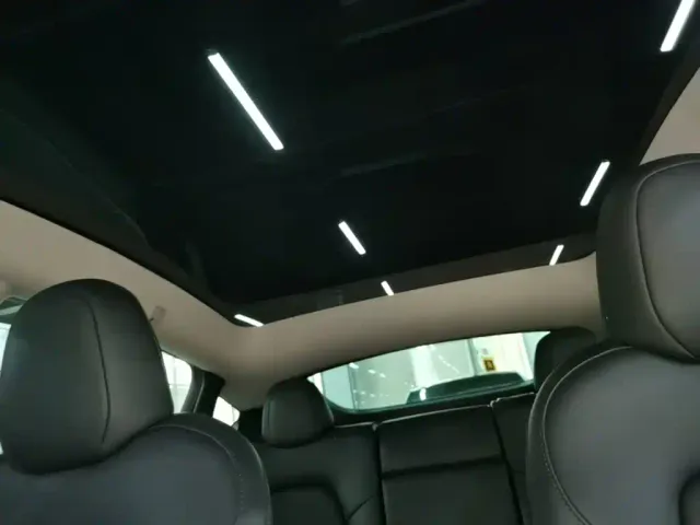 Tesla Model Y — Фото автомобиля 17