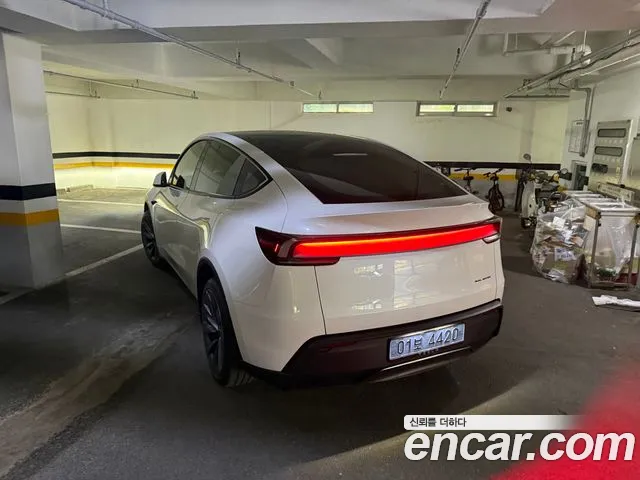 Tesla Model Y — Фото автомобиля 8
