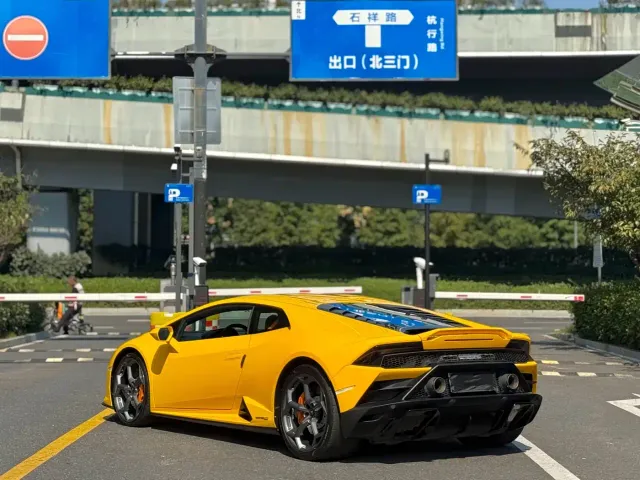 Lamborghini Huracan — Фото автомобиля 9