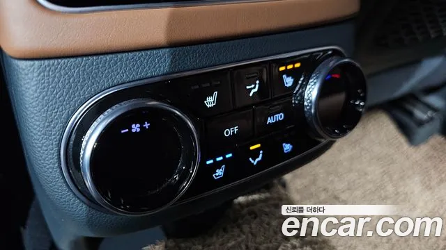 Genesis GV70 — Фото автомобиля 25