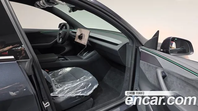 Tesla Model Y — Фото автомобиля 10