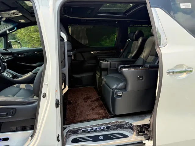Toyota Alphard — Фото автомобиля 10