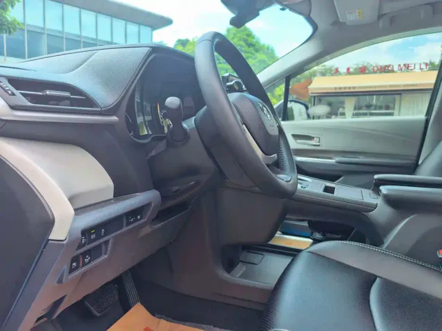 Toyota Sienna — Фото автомобиля 10