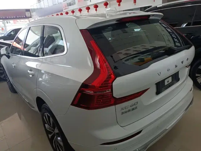 Volvo XC60 — Фото автомобиля 4