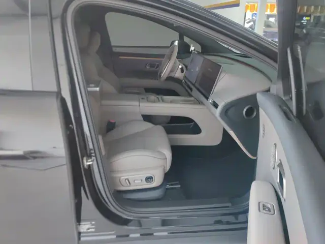 Li Auto i6 — Фото автомобиля 8