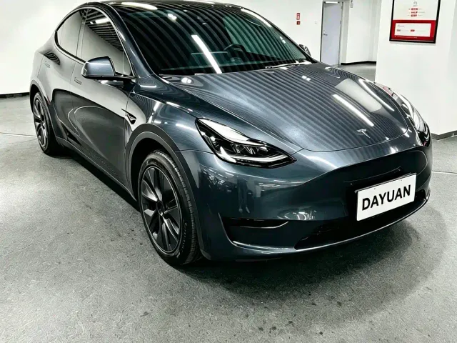 Tesla Model Y — Фото автомобиля 3