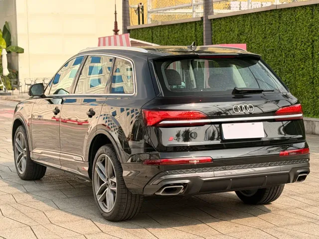 Audi Q7 — Фото автомобиля 4