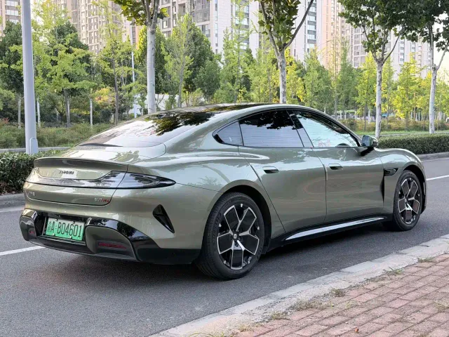 Xiaomi SU7 — Фото автомобиля 7