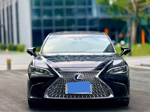 Lexus ES — Фото автомобиля 2