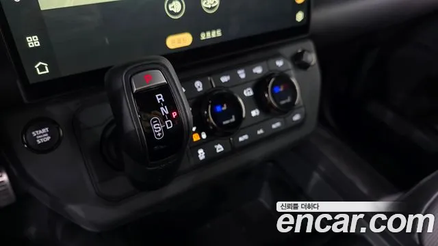 Land Rover Defender — Фото автомобиля 9