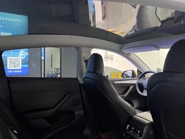 Tesla Model Y — Фото автомобиля 13