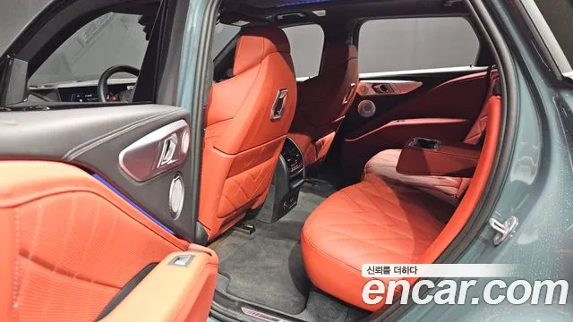 BMW XM — Фото автомобиля 12