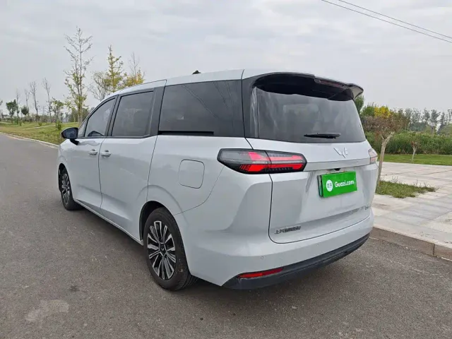 Wuling Starlight 730 — Фото автомобиля 4