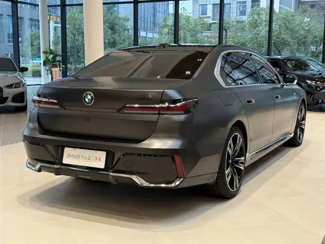 BMW 7 Series — Фото автомобиля 3