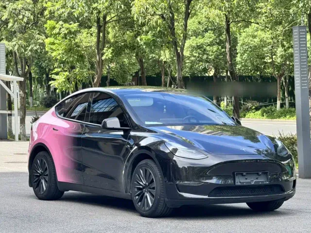 Tesla Model Y — Фото автомобиля 15