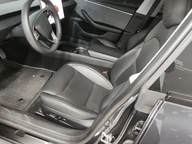 Tesla Model 3 — Фото автомобиля 14