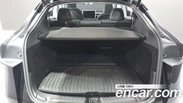 Tesla Model Y — Фото автомобиля 26